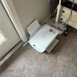 HP White Multifunction Printer